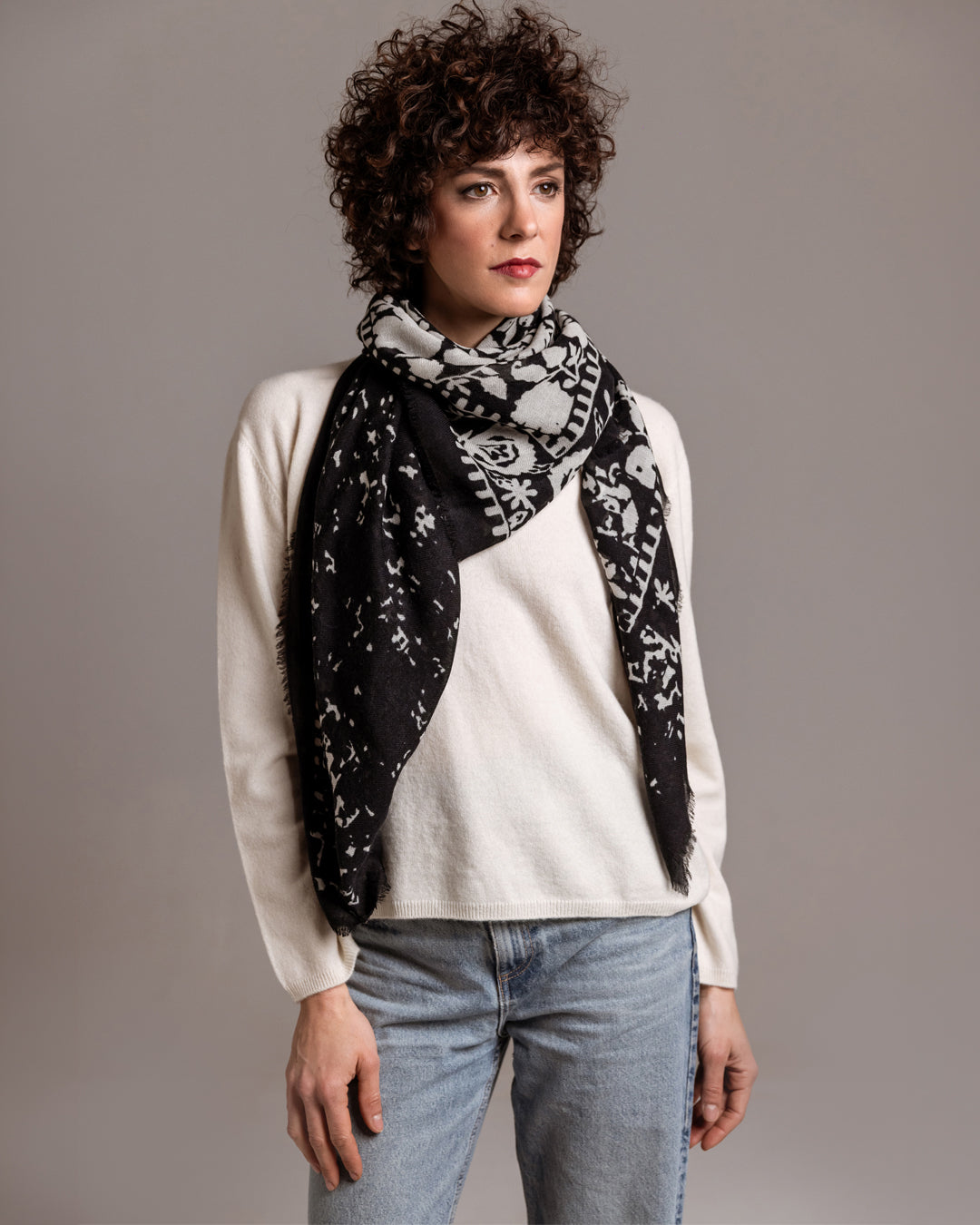BEATON NERO - Maxi foulard stampa fiori