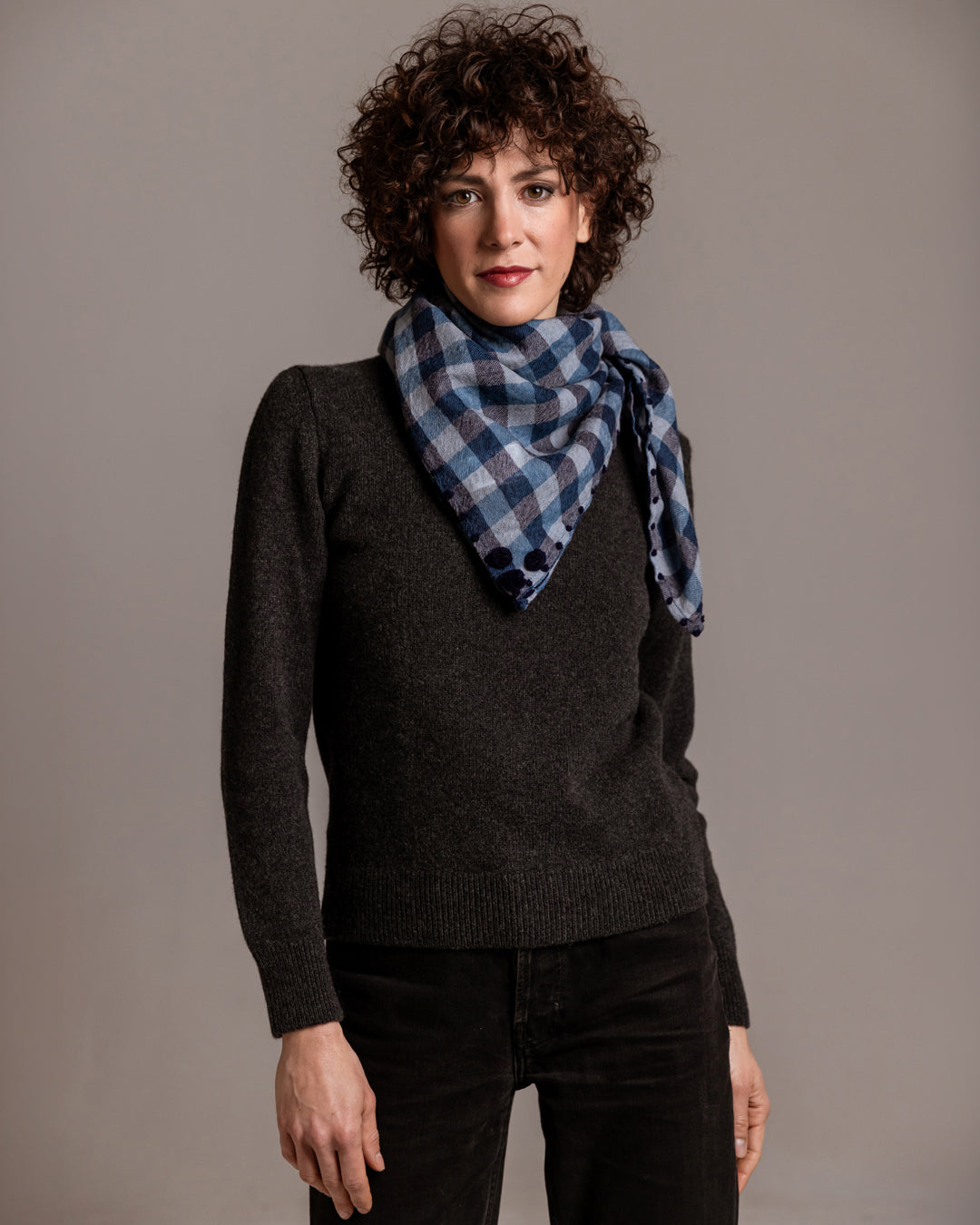 CAMERON colore BLU - foulard tinto filo con ricamo