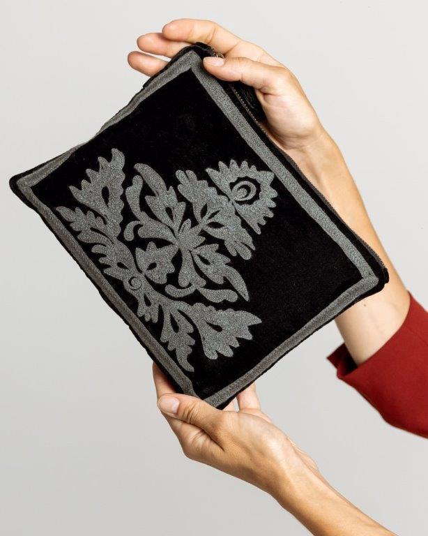 CLIO NERO - Pochette in Velluto ricamato a mano