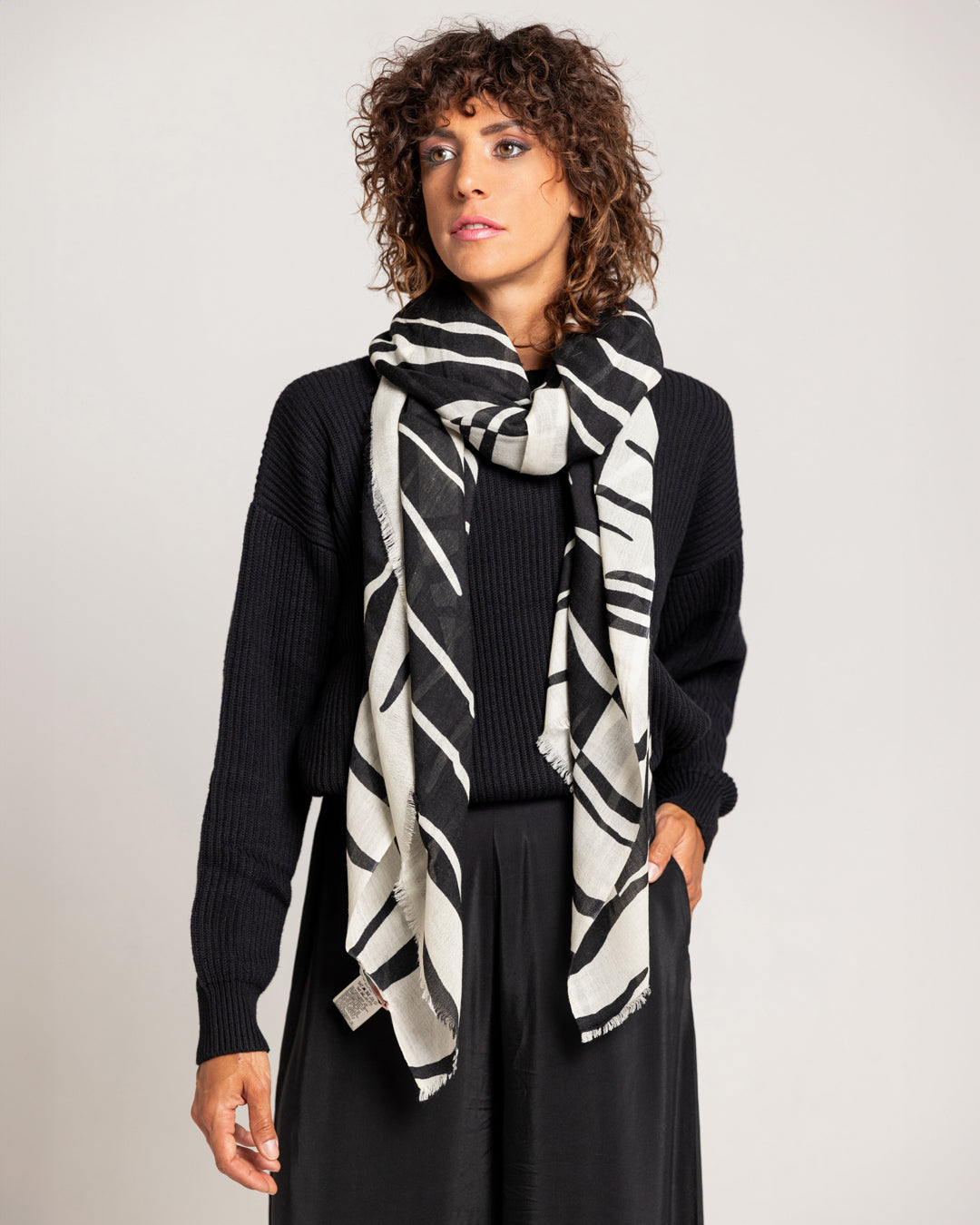 NICOSIA NERA - Sciarpa Unisex in lana